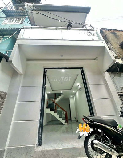 Nhà Bến Vân Đồn 3 Tầng 3PN Không Quy Hoạch Q4