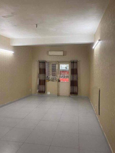 phòng 50m2 rộng sạch sẽ,có ban công,Có WC riêng.