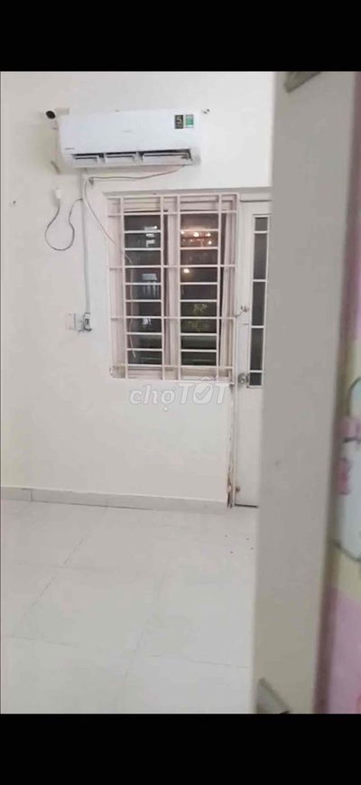 phòng sạch sẽ 20m2 có máy lạnh,giờ giấc tự do,