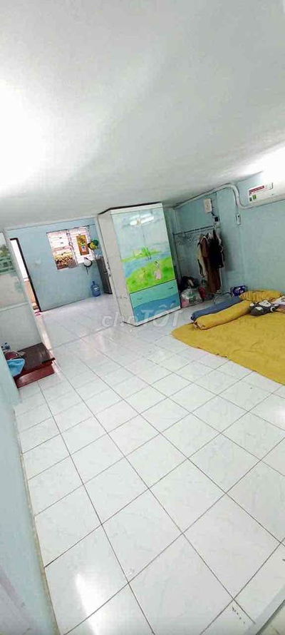 Bán chung cư lầu 3 , ngay trung tâm thương mại Quang Minh giá 1,8 tỷ