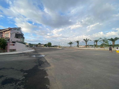 Lô bửu long giáp công viên bờ sông