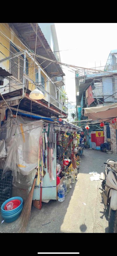 Nhà nát tiện xây mới. cách đường chỉ 30met