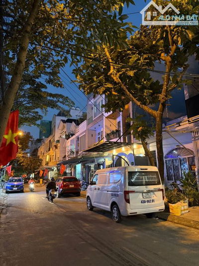 Hot hot hot cần bán nhà đường mặt tiền  Huy Cận 🏩🏩🏩🏩