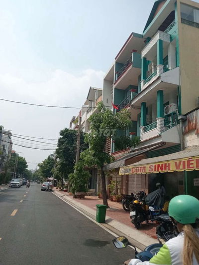 Nhà 4 tầng mặt tiền đường số 19 kdc bình DT 4m x 24m trệt 3 lầu