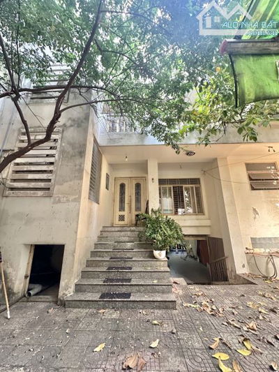 Cực hiếm Ngay Trung tâm Quận 10 - Gần 500m2 - 5 tầng. Thang máy. Sân thượng. Chỉ 230tr/m2