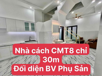 Nhà lầu gốc 3 mặt tiền đối diện BV Phụ Sản giá chỉ 2ty390tr