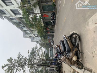 Chỉ 14 tỷ, Bán đất Lk Vạn Phúc, 50m2, mt 4m, kinh doanh, vỉa hè, không lỗi, view công viên