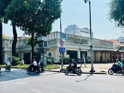 Cho thuê nhà góc 2MT, 2.500m2, số: 40 Phùng Khắc Khoan, Quận 1. Dt: 47x50m, phù hợp Nhà Hàng, Cafe.