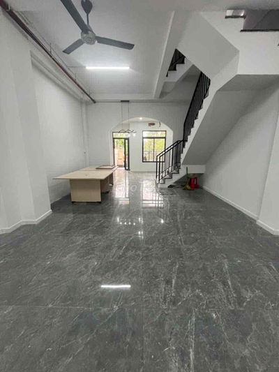 Cho thuê nhà phố Q2, nội thất cơ bản, ở+làm vp