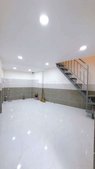 Nhà 2 lầu giá đẹp quận 4