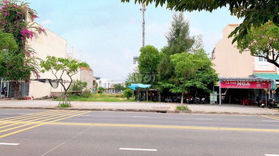 3 lô liền kề trường sa dt 300m2 hướng đông sát góc nguyễn thần hiến