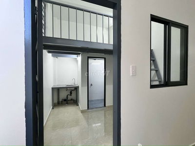 PHÒNG MỚI 100% SẴN MÁY LẠNH 2CỬA SỔ THOÁNG MÁT NGAY ĐẠI LỘ VÕ VĂN KIỆT