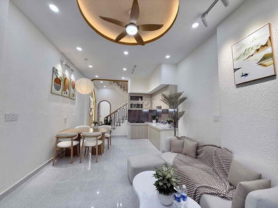 NHÀ ĐẸP SÁT AEON TP- HẺM 6M XH TRÁNH THÔNG TỨ TUNG