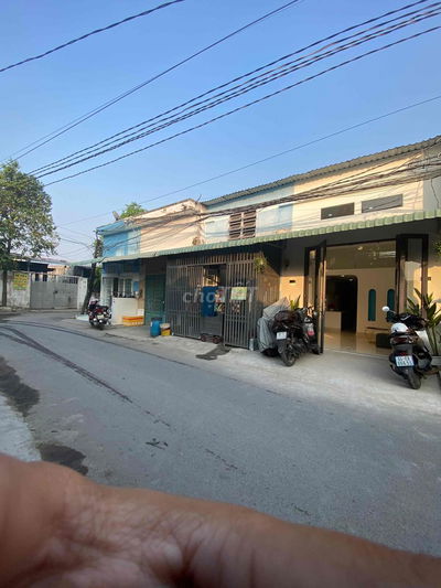 Nhà 1/TL 824 trệt lửng mặt tiền kinh doanh đường nhựa thông