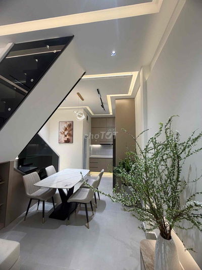 BÁN NHÀ NHỈNH 4 TỶ- GẦN CÔNG VIÊN LÀNG HOA GÒ VẤP