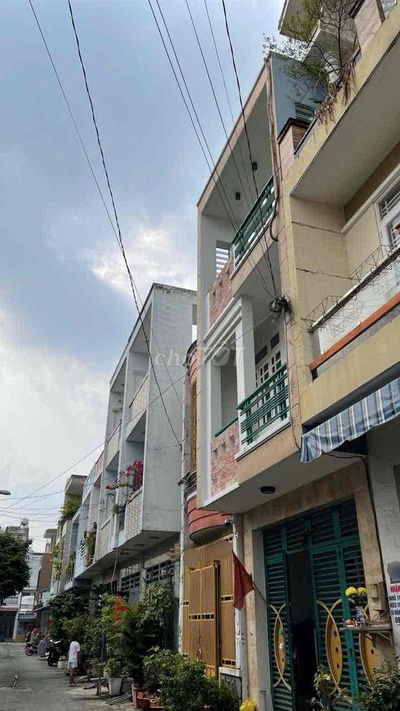 NHÀ KO LỘ GIỚI 3 TẦNG 52M2- 4PN 5WC GIÁ 5,1x TỶ GẦN CHỢ LK 5-6