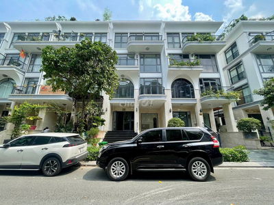 CHo thuê tầng Văn phòng 80m2 Gía 10tr có thang máy