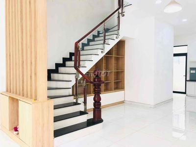 Nguyên Căn Nhà Phố Lakeview City 1 Trệt 3 Lầu 4PN 5WC 27 Triệu 1 Tháng