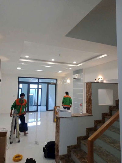 Nhà mới mặt tiền phù hợp kinh doanh, buôn bán ,6pn ,sân thượng