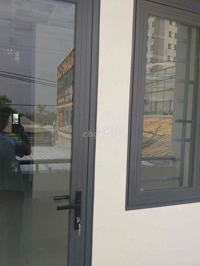 Nhà mặt tiền mới xây cho thuê nguyên căn