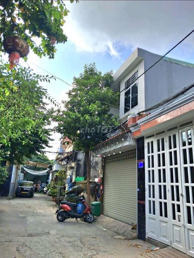 NHÀ ĐẸP GẦN NGUYỄN ÁNH THỦ HẺM XE HƠI 40M2 GIÁ 3.99 ĐỒNG