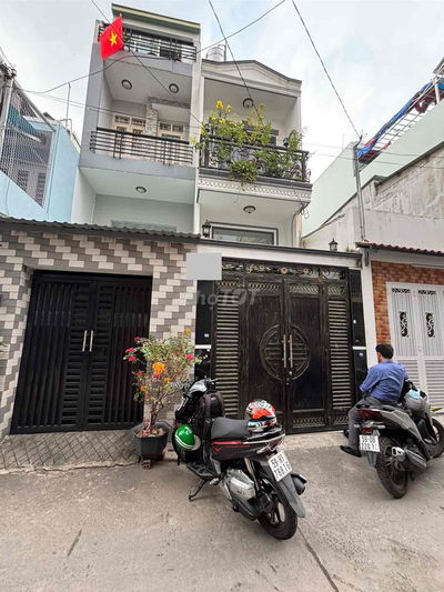 HẺM XE HƠI 6M,  CÁCH MẠNG THÁNG 8