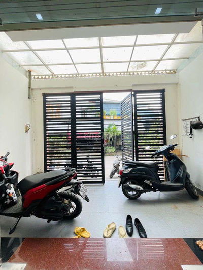 Nhà Cao Cửa Rộng, 4 Tầng 4 PN, Xe Hơi Ngủ Trong Nhà, Kênh Tham Lương