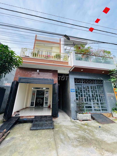 cần bán căn nhà 1 trệt 1 lầu sau có 4 phòng trọ tại kdc vietsing dt150