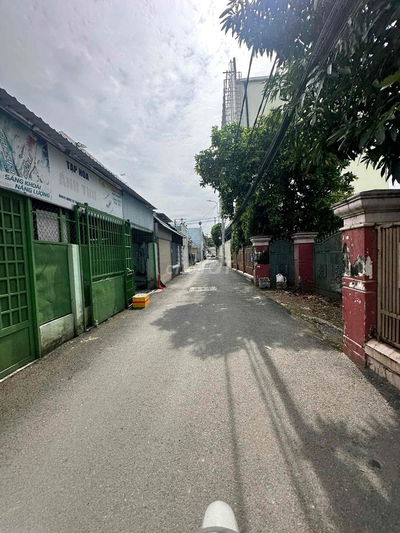 BÁN GẤP NHÀ CẤP 4 CÁCH Ql13 200M, SÁT SÔNG SG, ĐẦU TƯ SINH LỜI CAO