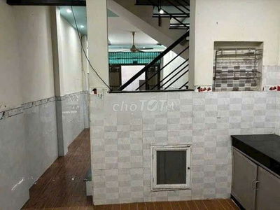 Cho thuê nhà hẻm dht31. 3,6m x 13. Đúc lửng. 2pn. 2wc. Giá 6 triệu