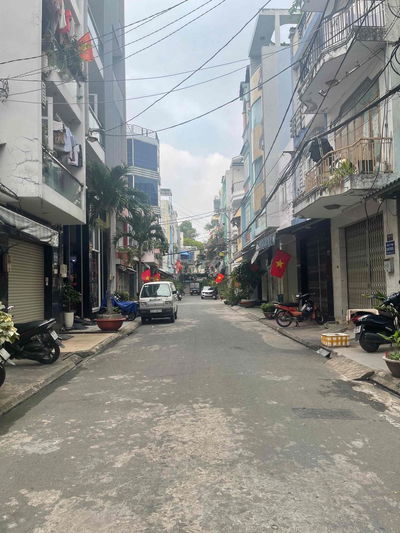 Đường 7m lề 2m 2 xe hơi tránh nhau Lạc Long Quân