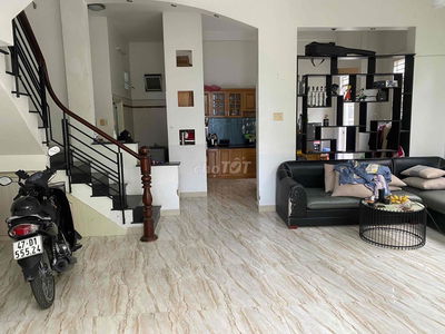 nhà hẻm full nội thất