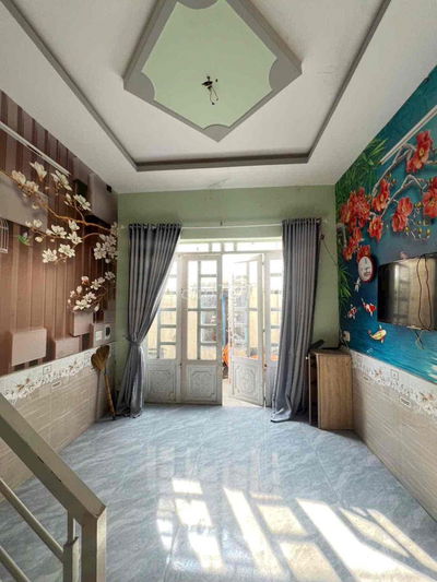 Bán nhà ngang 4 1 trệt 2 lầu CCVB thổ cư xem được sổ chính