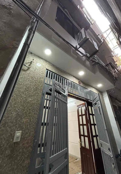 Tôi cần bán nhà phố Vĩnh Hưng, 5 tầng dân xây .