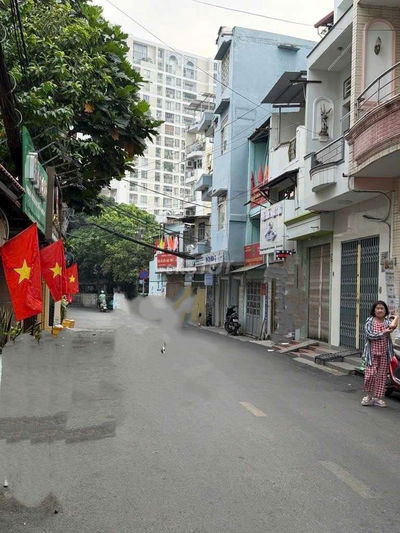 Nhà 6 tầng BTCT,Vạn Kiếp.Dt~40m2 ngang~5m,SHR,tặng full nội thất,sátq1