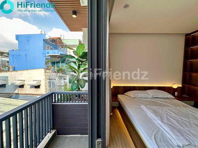 CĂN HỘ FULL NỘI THẤT CAO CẤP BAN CÔNG LỚN NGAY CÔNG VIÊN LÀNG HOA