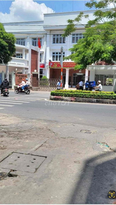 Nhà hẻm xe tăng khu vip quận 11