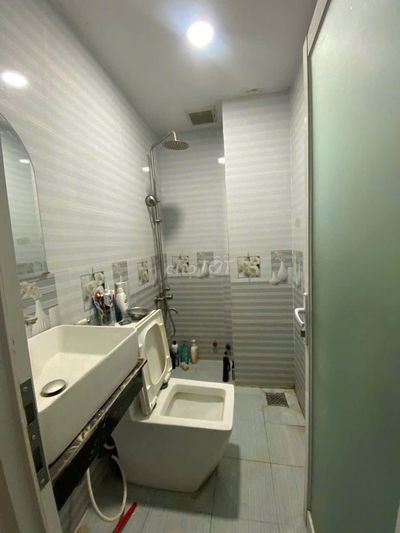 Nhà 5 tầng mới đẹp, 3.7m x 10m, 5PN, 3WC, hẻm 4m Phạm Văn Chí