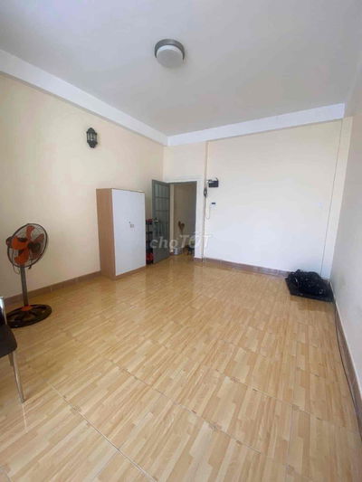 phòng 30m2 có máy lạnh tôn thất thuyết