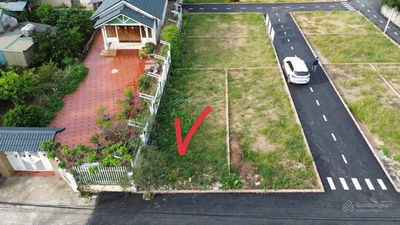 Cần tiền bán lô góc 100m có 2 mặt tiền đẹp đường chính thông 3 lối. Giá đầu tư. KĐT Hòa Lạc-Sơn Tây