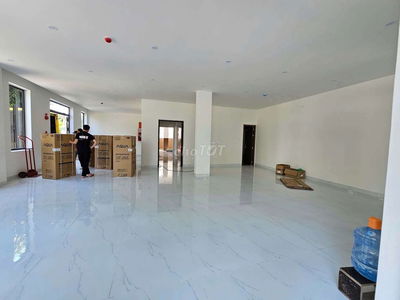 Cho thuê mặt bằng 2mt gần cầu hòa xuân
