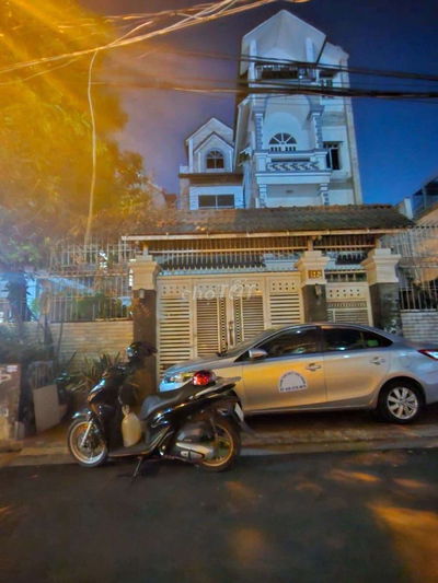 Biệt Thự 10m x 25m. Xây 3 Tầng Mặt Tiền Đường Trung Mỹ Tây 01