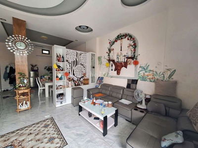 Ban nha lau tret,,an thanh phuong thuan an ,san dau oto kiamoning.