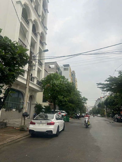 Q7. BÁN NHÀ CÓ DIỆN TÍCH LỚN