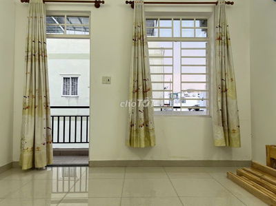 Siêu hot! Nhà 2 lầu và sân thượng, có nội thất. Vườn Lài, Q.Tân Phú!