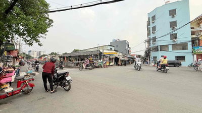 Nhà 4.2x12.6m. 2 lầu sân thượng. Ngay chợ Vườn Lài