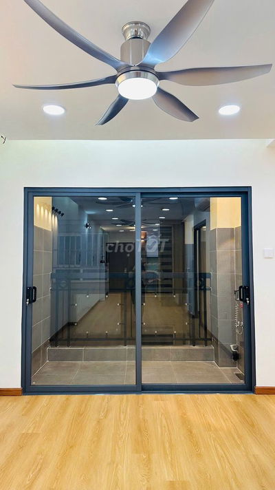 Cần bán căn hộ phúc yên 1. căn góc 104m nội thất xịn. sổ sẵn