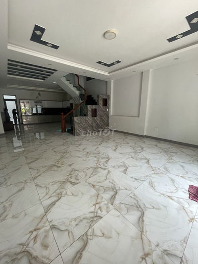 Nhà NC trống suốt khu Tân Quy Đông, ngang 6 có thang máy làm VP oke