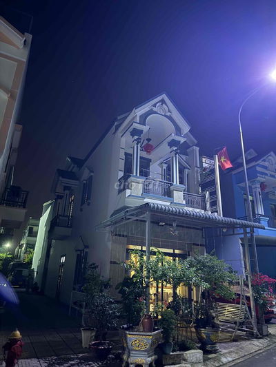 Nhà Mái thái 1 trệt, 1 lầu, 3PN , Phòng khách Rộng