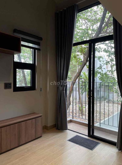 PHÒNG MỚI GÁC BAN CÔNG FULL NỘI THẤT GẦN QUẬN 10